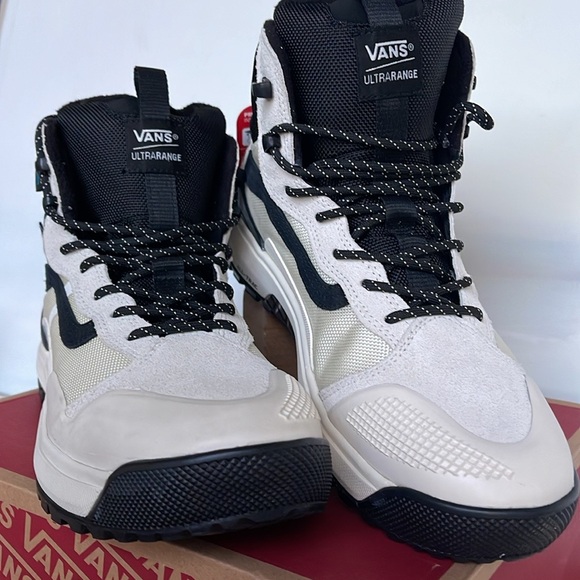 Vans Men’s Ultrarange Exo Hi Mte2 Marshmallow/Black
VN0A4BVSKIG
Sneakers Boots - Picture 11 of 16